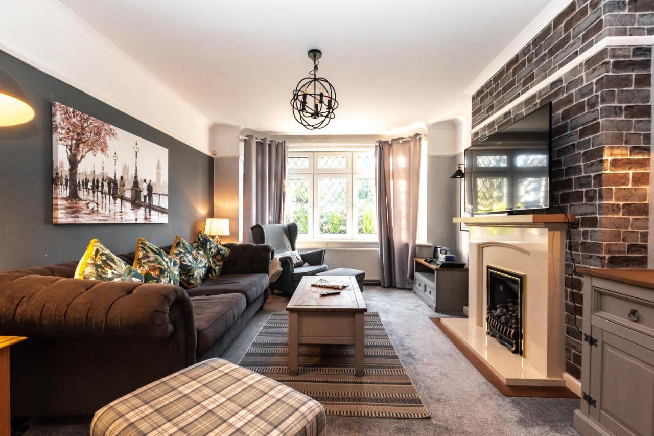 Cheerful 3-Bedroom Douglas House With Patio 南安普敦 外观 照片
