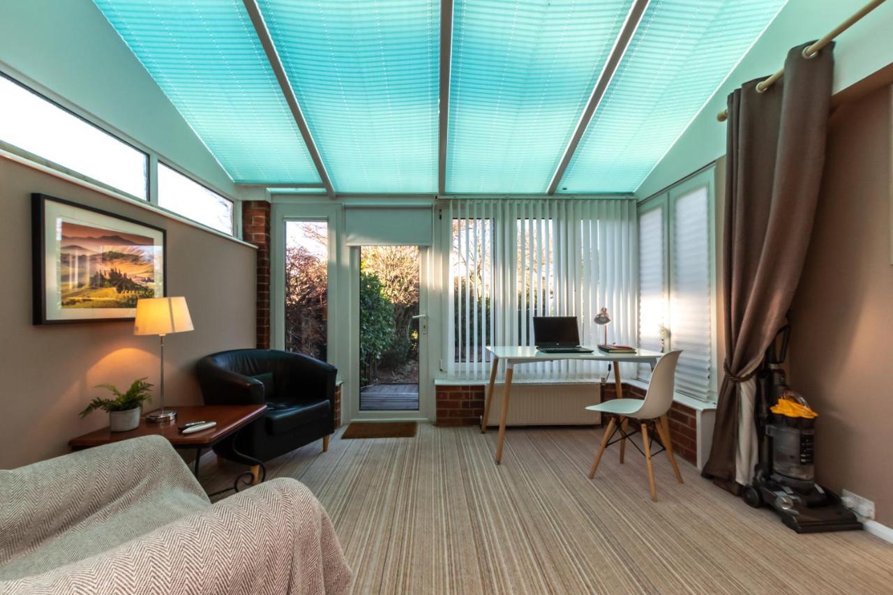 Cheerful 3-Bedroom Douglas House With Patio 南安普敦 外观 照片