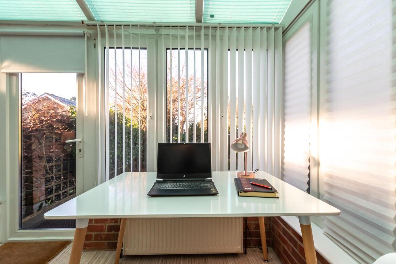 Cheerful 3-Bedroom Douglas House With Patio 南安普敦 外观 照片