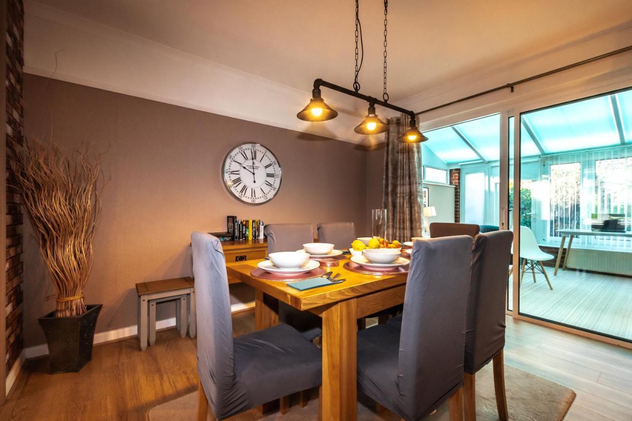 Cheerful 3-Bedroom Douglas House With Patio 南安普敦 外观 照片