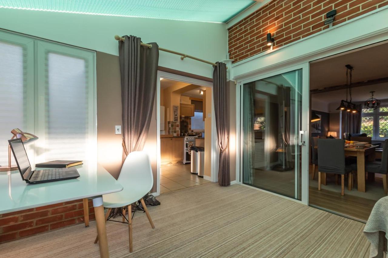 Cheerful 3-Bedroom Douglas House With Patio 南安普敦 外观 照片