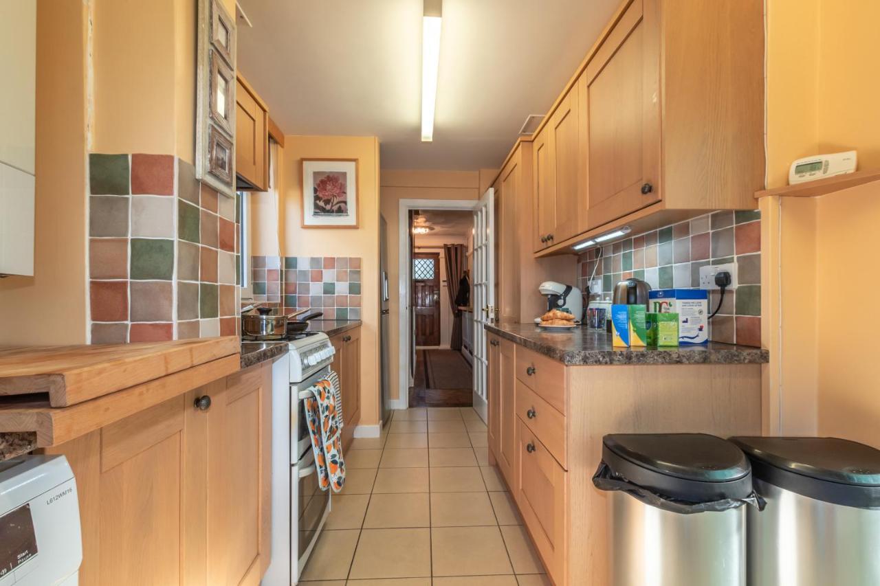 Cheerful 3-Bedroom Douglas House With Patio 南安普敦 外观 照片